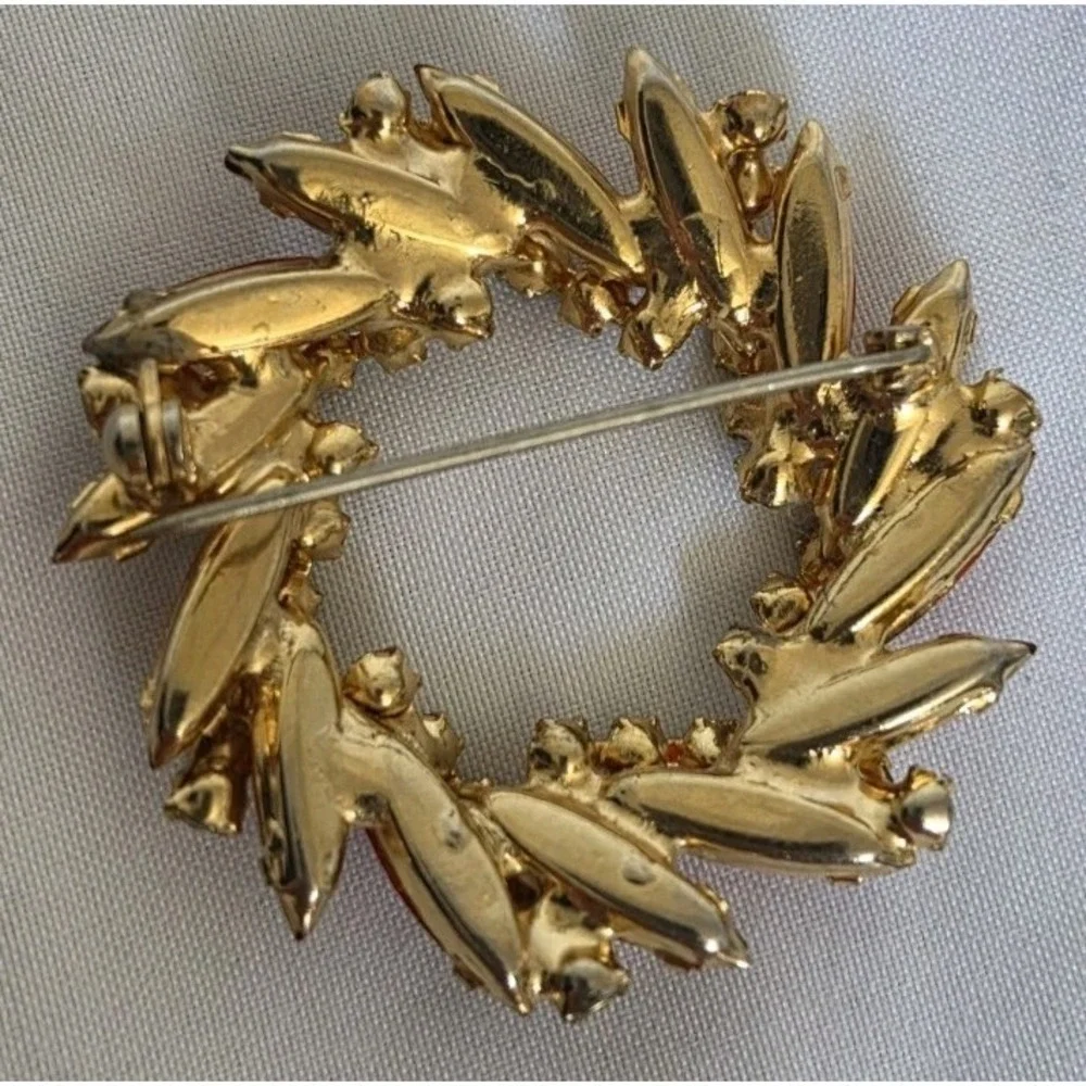 Vintage Rhinestone  Wreath Brooch Gold Tone Amber Topaz Colors